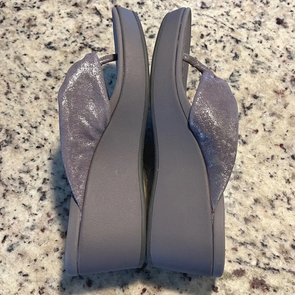 Vionic Arabella Wedge Sandals Women 10 Lavender Shimmer Orthotic Knot Thong